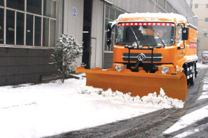 美通筑机除雪车